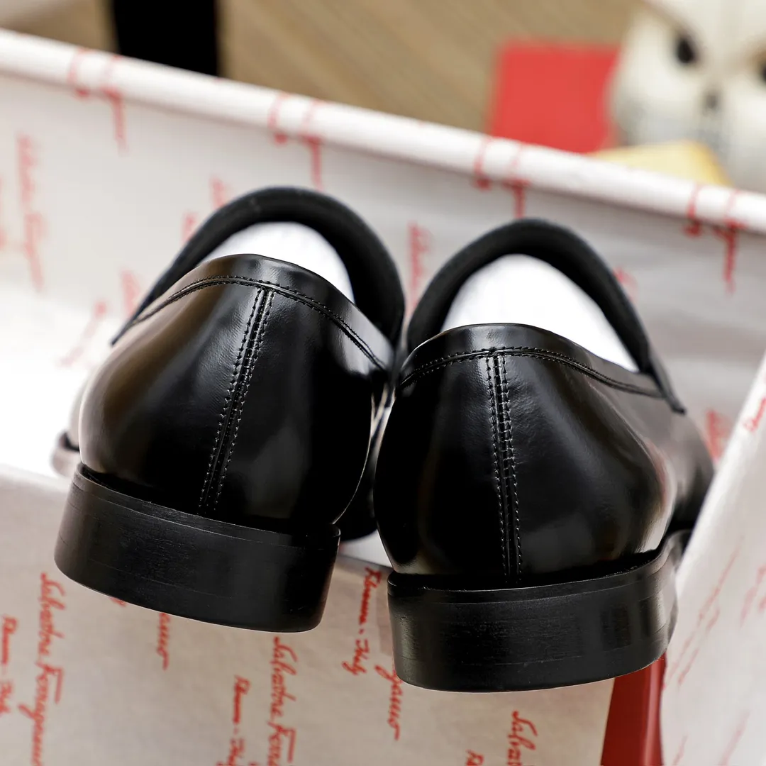Factory price 460 🔥Ferragamo's new men's casual slip-on shoes🇨🇳Official website original 1:1 mold opening, original quality💯Fine workmanship, high-end luxury☘The upper is made of imported Italian first-layer cowhide🌴Water-dyed🐂Leather lining🍓Rubber wear-resistant and non-slip outsole, breathable and comfortable to wear🍍The first choice for high-grade men, 3 colors available! Code number 38-44 (45.46. Can be customized)